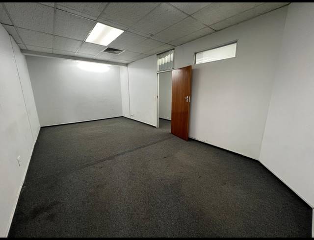 180M² OFFICE TO LET IN STRIJDOMPARK